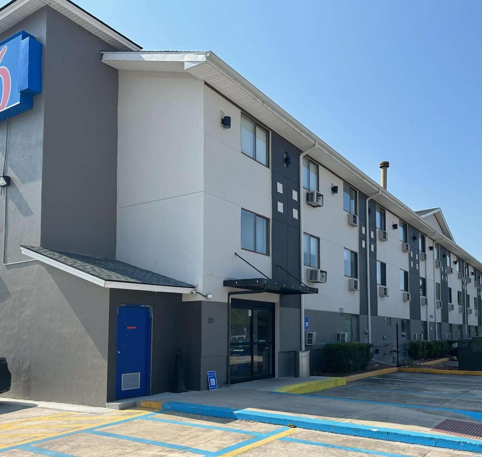 Motel 6 - Newest - Ultra Sparkling Approved - Chiropractor Approved Beds - New Elevator - Robotic Massages - New 2023 Amenities - New Rooms - New Flat Screen Tvs - All American Staff - Walk To Longhorn Steakhouse And Ruby Tuesday - Book Today And Sav Kingsland Exterior foto